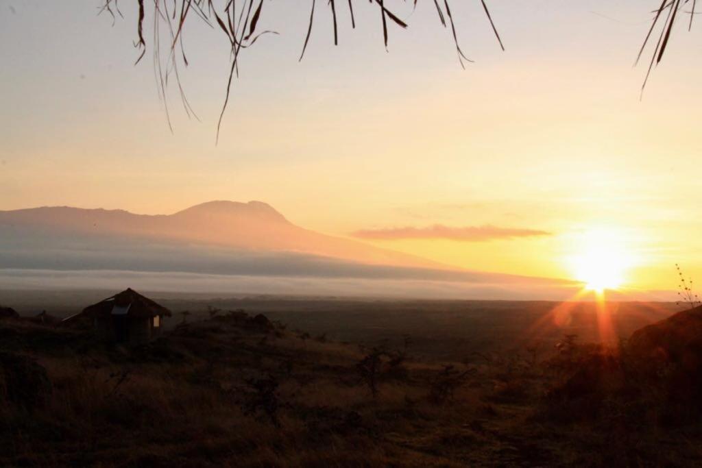 Osiligilai Maasai Lodge Sanya Juu 外观 照片